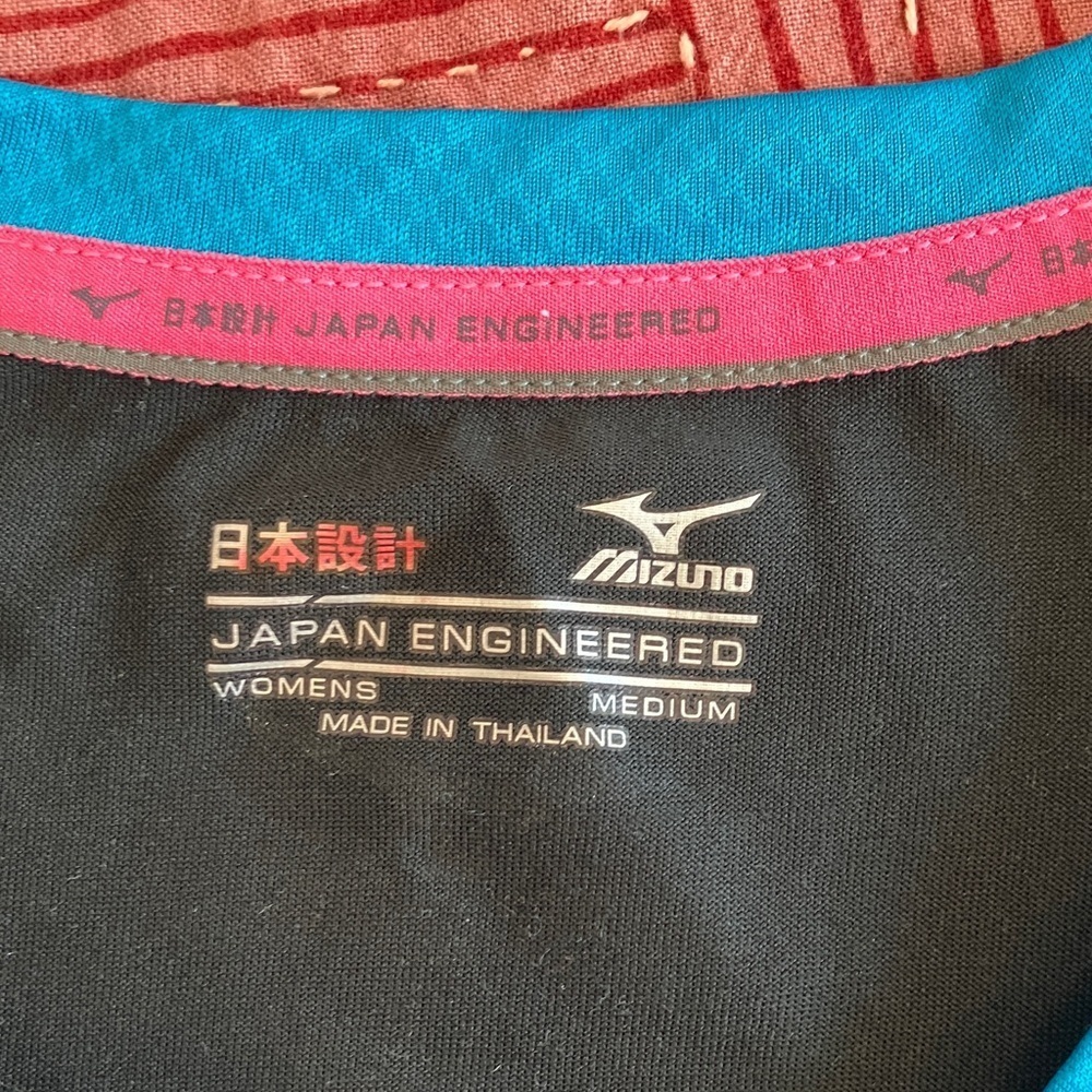 Mizuno women’s medium Blue running top with black slightly diaphanous back - Picture 2 of 12